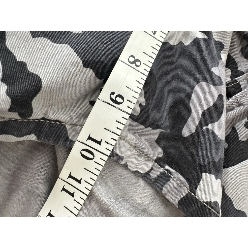 Levi's Camouflage Cargo Shorts Mens 42 Gray‎ Relaxed Hiking Outdoors Utility